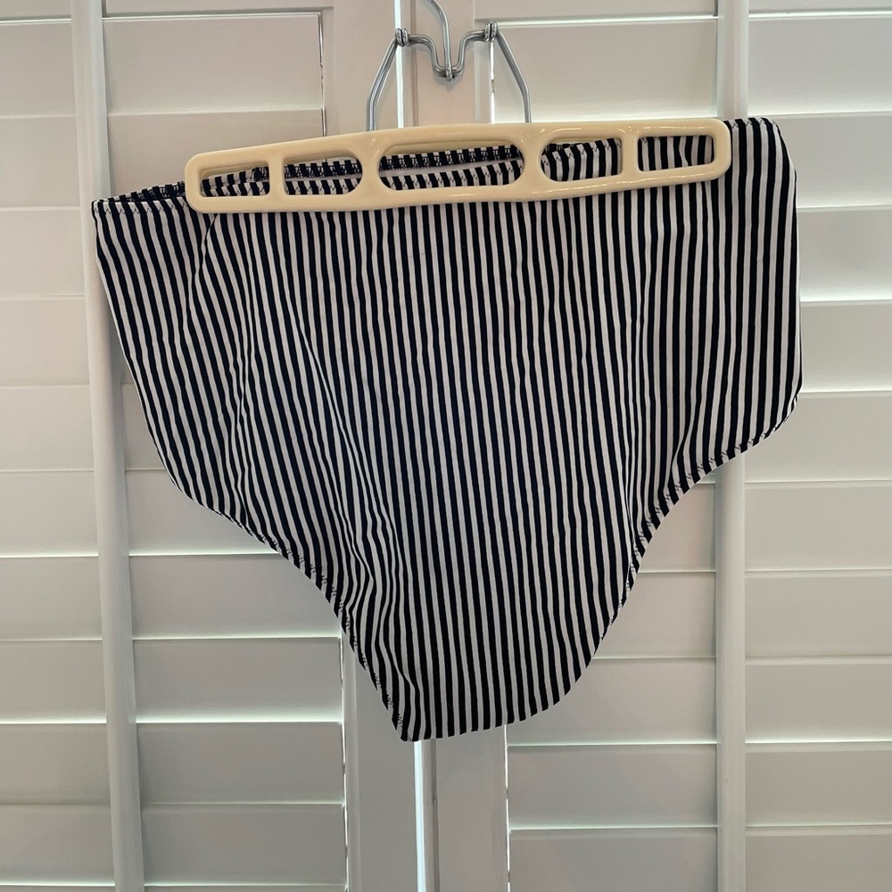 High Rise Cut Out Bottoms - Picture 2 of 2